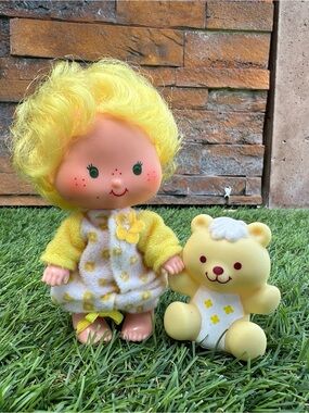 VINTAGE Strawberry Shortcake 1980s Butter Cookie doll with Jelly Bear pet Kenner